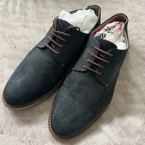 Size 8/ 41 men’s Bata suede navy lace up derby shoes